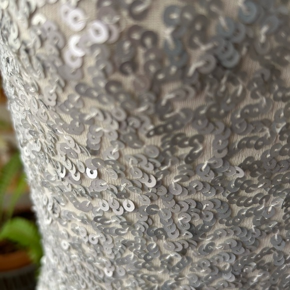 Old navy sequins tank top size XS cream/white and silver all over the front - Picture 7 of 8
